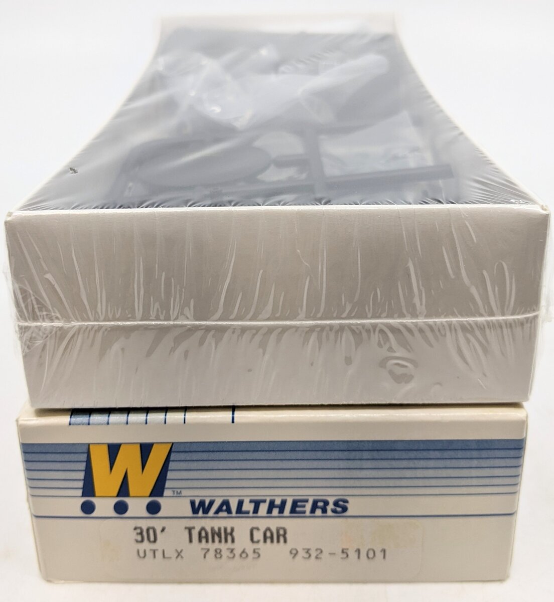 Walthers 932-5101 HO UTLX 30' Funnel Flow Tank Car Road Number May Vary Kit