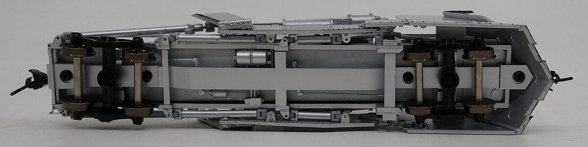 Walthers 920-110125 HO Painted/Unlettered Silver Jordan Spreader Ready to Run