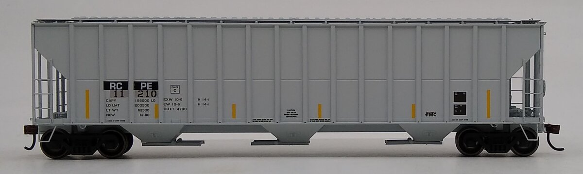 Athearn 82028 HO Rapid City,Pierre & Eastern RTR FMC 4700 Covered Hopper #11210