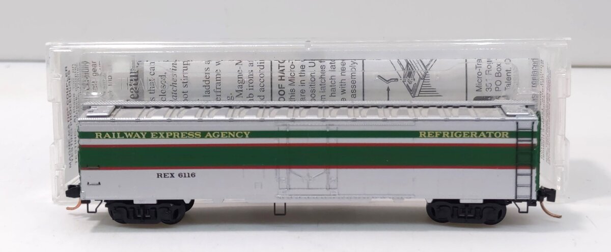 Micro-Trains 05200080 N REA Riveted Steel Plug Door Express Reefer #6116