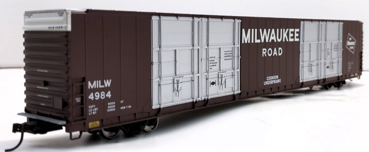 Walthers 35313 HO Milwaukee Road 40' Plug Door Box Car #4984