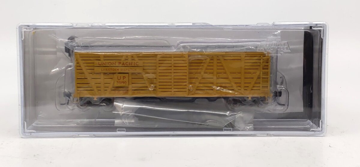 Broadway Limited 4580 HO Union Pacific Armour Yellow Stock Car w/Chicken Sounds