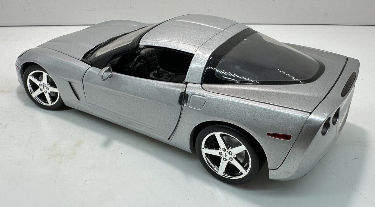 Hot Wheels C7521 1:18 Scale Die Cast Chevrolet Corvette C6 - Metallic Silver LN/Box