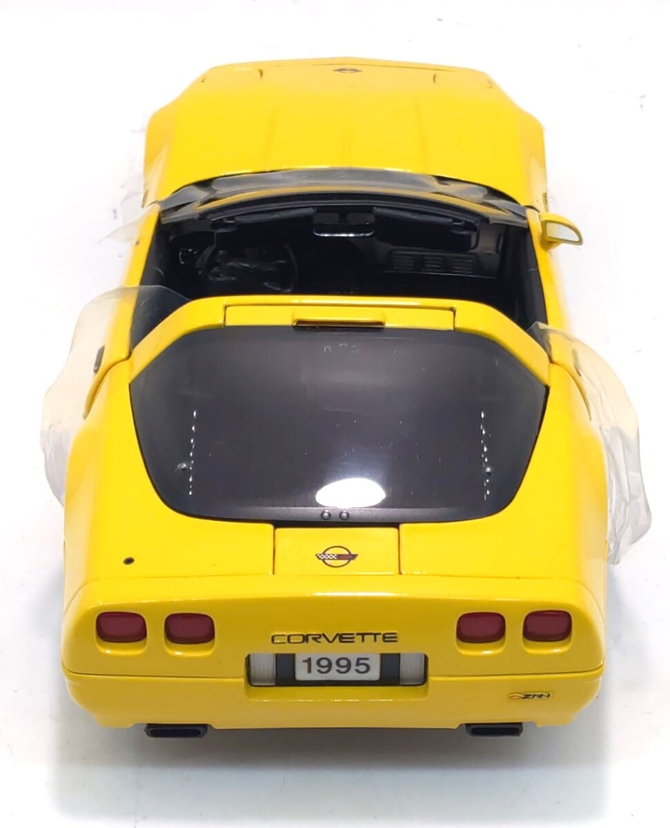 Danbury Mint 1995 1:24 1995 Chevrolet Corvette ZR1 in Yellow EX/Box