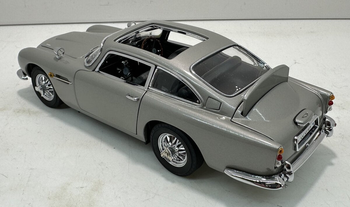 Danbury Mint 1964 1:24 James Bond 007 - 1964 Aston Martin DB5 VG/Box