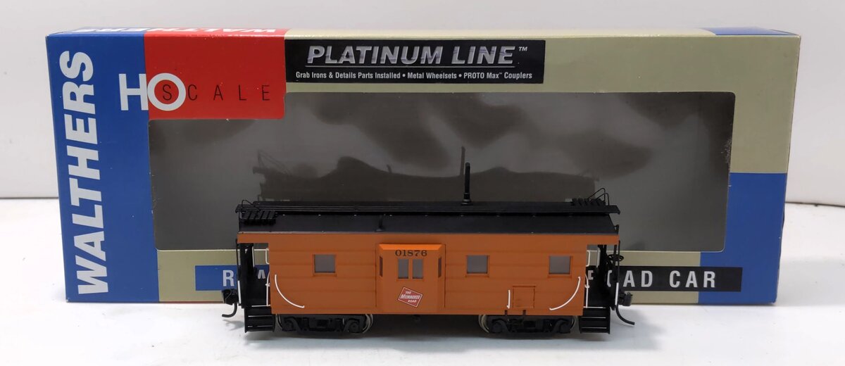 Walthers 932-7662 HO Scale Milwaukee Road Rib Side Caboose #01876