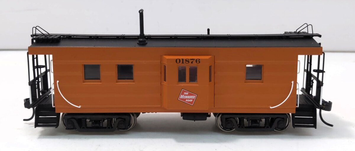 Walthers 932-7662 HO Scale Milwaukee Road Rib Side Caboose #01876