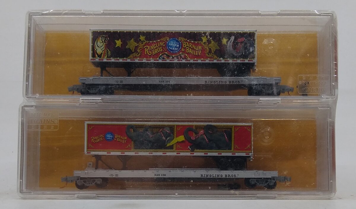 Micro-Trains 06400110 N RBBX 50' Fishbelly Flatcars with Trailer Load 2-Pack