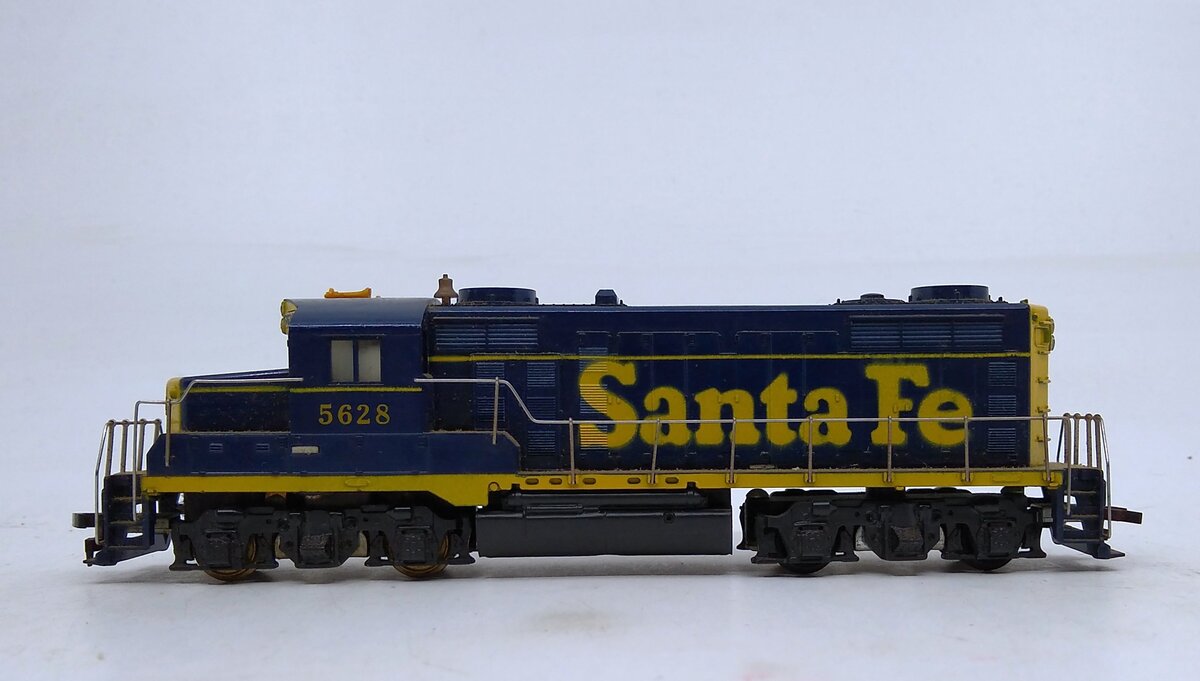 Tyco 928B HO Scale Santa Fe Diesel Locomotive #5628 EX