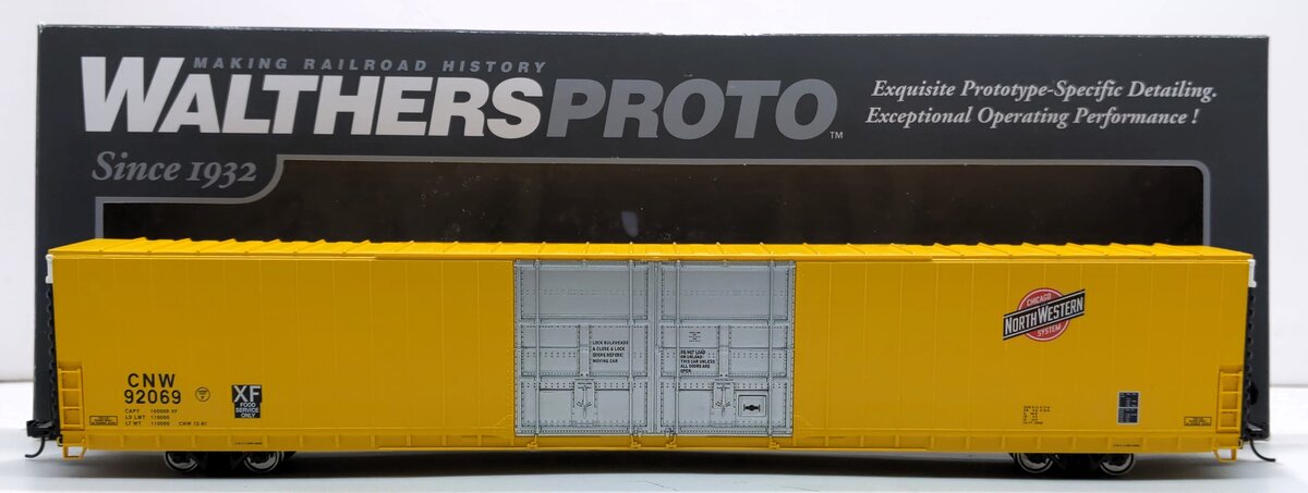 Walthers 920-102102 HO C&NW 86' P-S Dbl. Door Hi-Cube Boxcar #92069