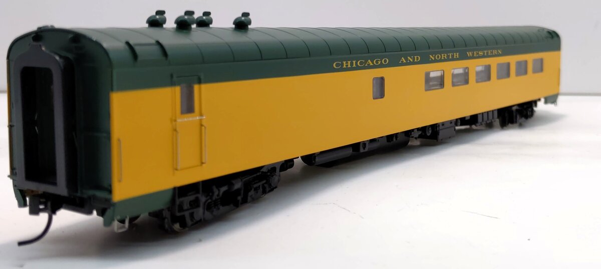 Walthers 932-15352 HO Chicago & North Western 85' Pullman-Standard 48-Seat Diner