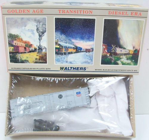 Walthers 932-2512 UP PFE Steel Reefer Boxcar Kit