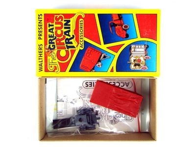 Walthers 933-1368 HO "The Great Circus Train" Stake & Chain Building Kit