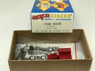 Walthers 933-1385 HO Scale "American Circus" Stake Driver Kit