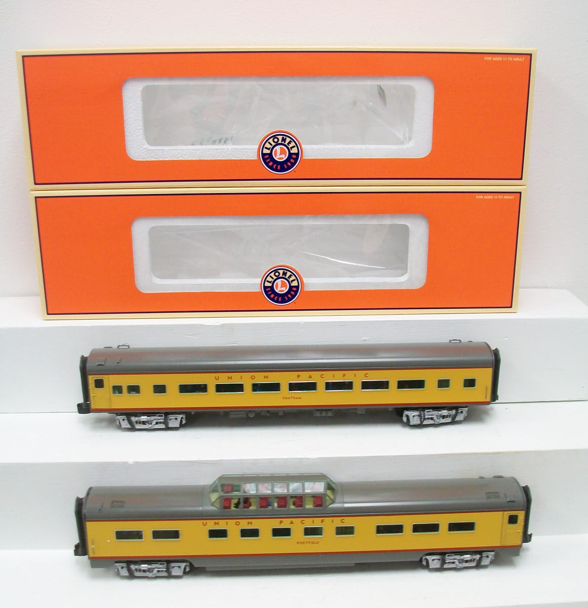Lionel 6-25616 O Union Pacific Aluminum Coach & Vista Dome (Set of 2)
