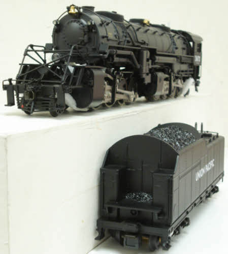 Lionel 6-38065 O Gauge Union Pacific 2-8-8-2 Steam Locomotive & Tender #3672