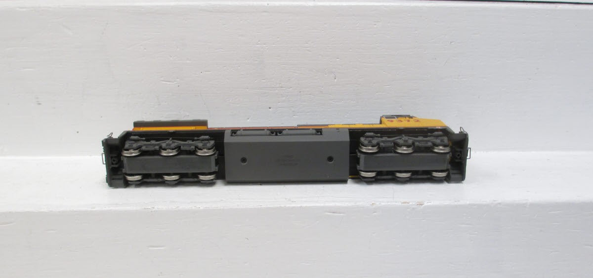 Bachmann 86002 HO Union Pacific GE DASH 8-40CW Wide Cab Diesel Locomotive #9372