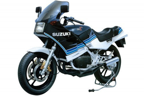 Aoshima Models 063224 1:12 1984 Suzuki GJ21A RG250 Motorcycle Plastic Model Kit