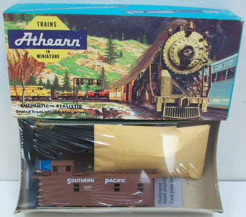 Athearn 1251 HO Scale Southern Pacific 34' Cupola Caboose Kit