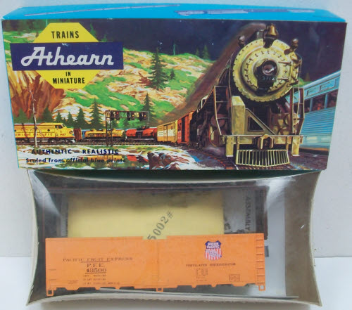 Athearn 301-057 Union Paciic PFE Boxcar Kit #43500