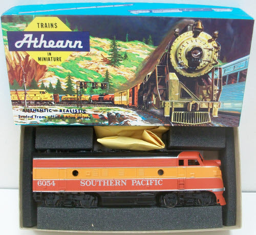 Athearn 3135 HO Southern Pacific Daylight F-7 A Unit Powered Diesel Locomotive