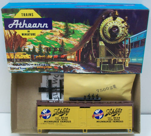 Athearn 5211 HO Scale Schlitz Beer Blue Box 40' Wood Reefer Kit