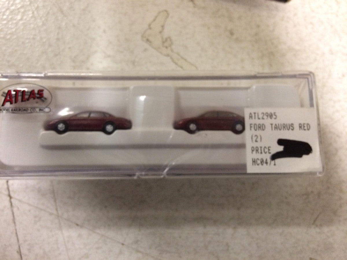Atlas 2905 1:160 N Scale Toreador Red 1996 4-Door Sedan Ford Taurus (2)
