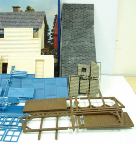 Pola G1811 Daisy's Farmhouse G Scale Building Kit