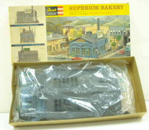 Revell T-9037 HO Superior Bakery Building Kit