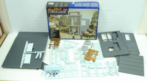 Pola G1814 G Scale Mery & Bach Undertaker Building Kit