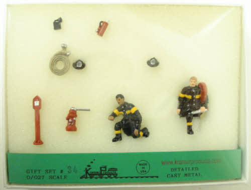 Kramer GS34 Fireman at Fire #2 Hydrant Figure Set