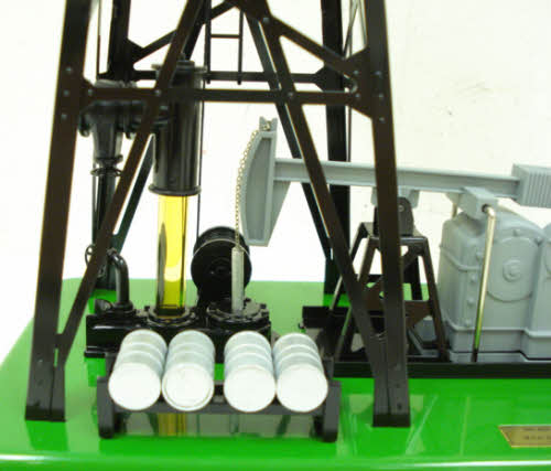 MTH 30-90244 455 Operating Oil Derrick
