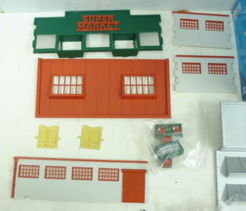 K-Line K012103A North Pole Village Building Kit Set (5)