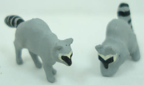 Arttista 1346 O Scale Raccoon Pewter Figures Hand Painted (Pack of 2)