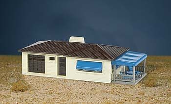 Bachmann 45156 HO Plasticville Cream and Brown Ranch House Kit