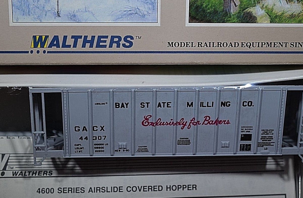 Walthers 932-4618 HO Bay State Milling 39' Single-Bay Airslide Hopper #44315