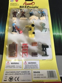 Aristo-Craft 99406 Freight Station Figures & Accessories (Set of 12)