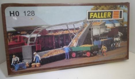 Faller 128 HO Beet Loader Building Kit