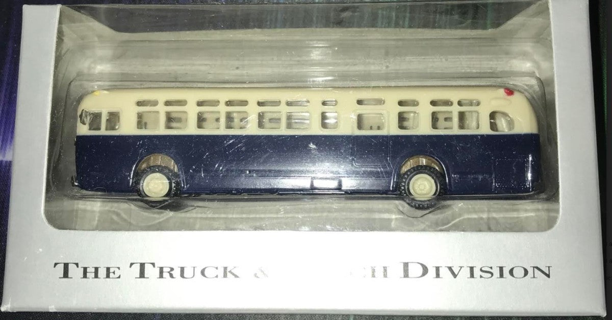 American Precision Models 39000-1 HO Blue Navy Transit Bus
