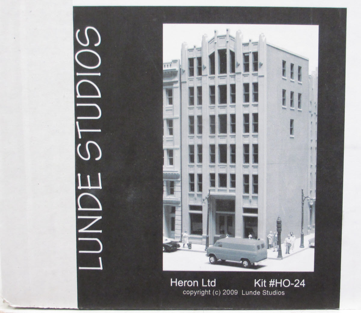 Lunde Studios 24 HO Heron Limited Building Kit