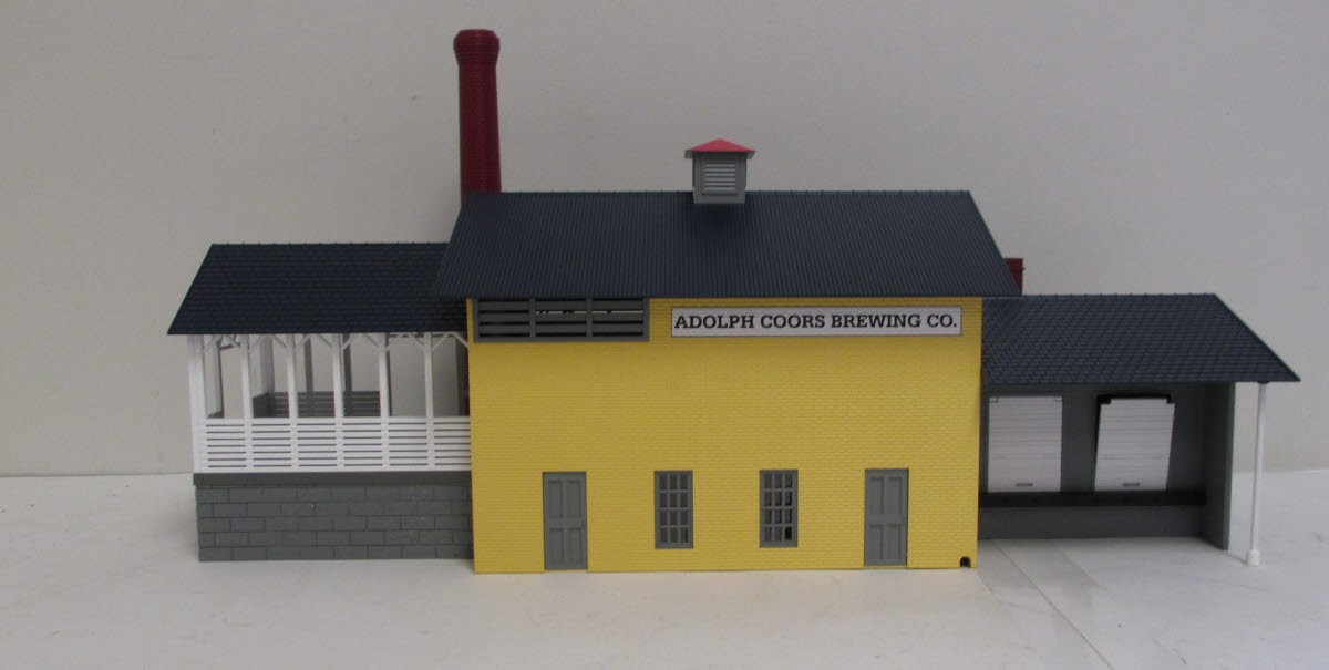 MTH 30-90220 Coors Brewery w/Operating Smoke