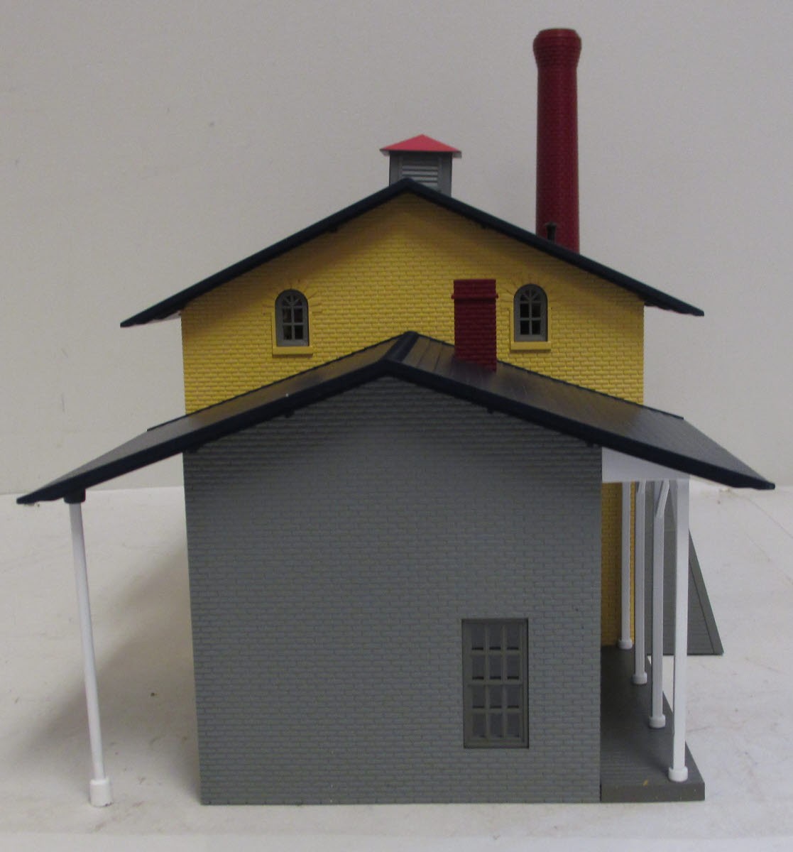 MTH 30-90220 Coors Brewery w/Operating Smoke