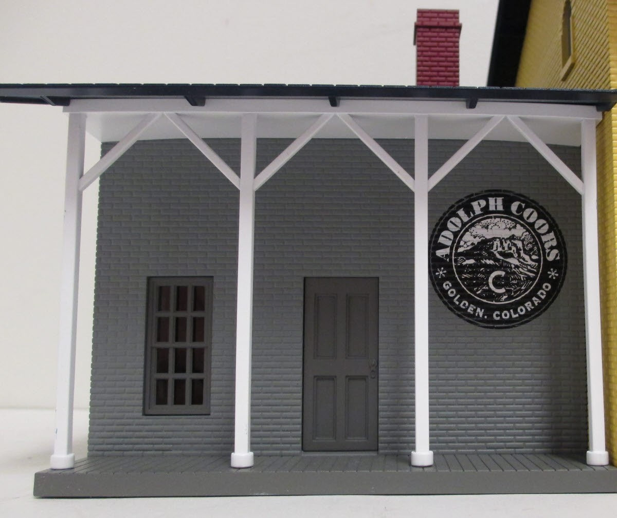 MTH 30-90220 Coors Brewery w/Operating Smoke