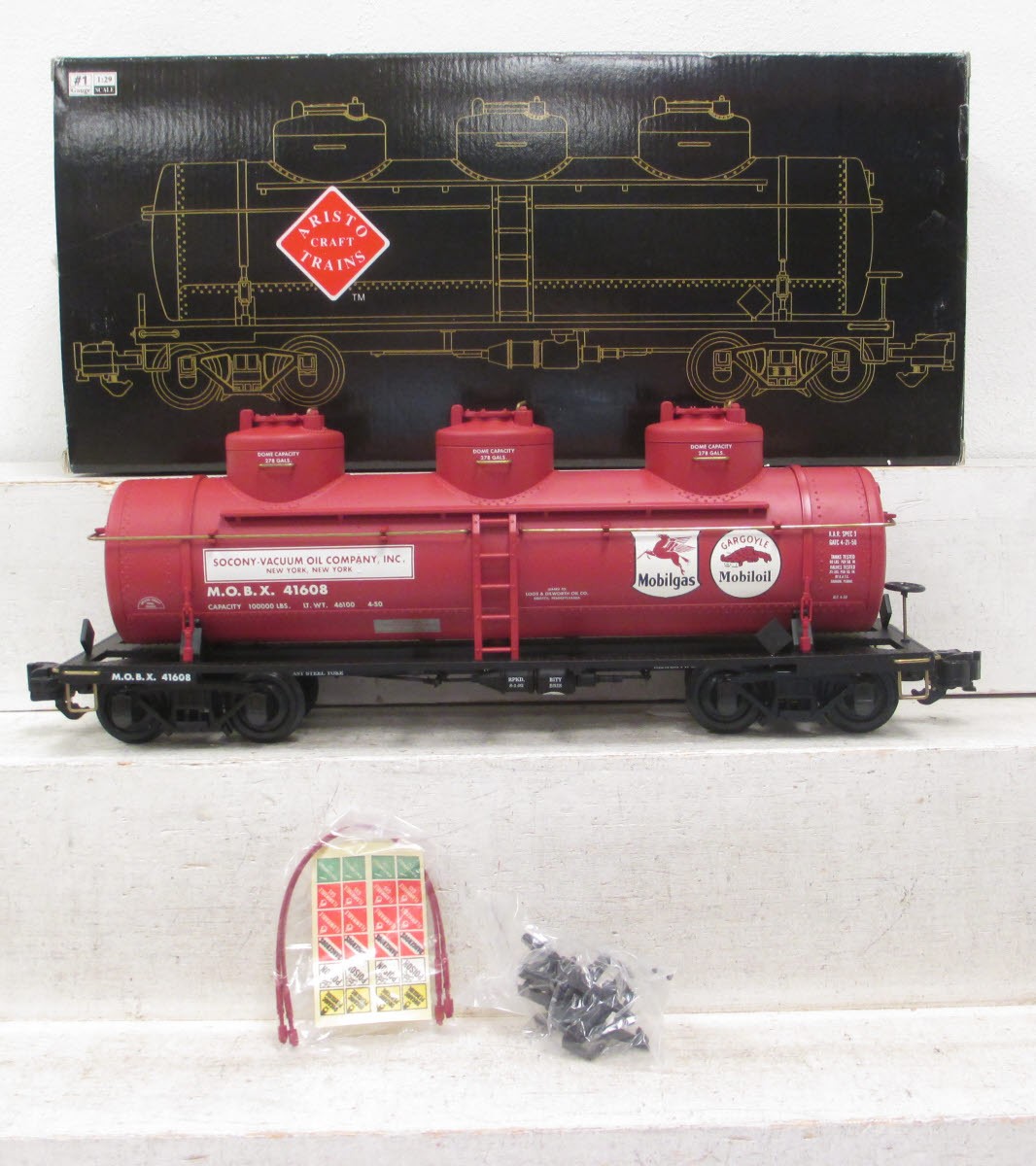 Aristo-Craft 41608 Mobil Triple Dome Tank Car #41608