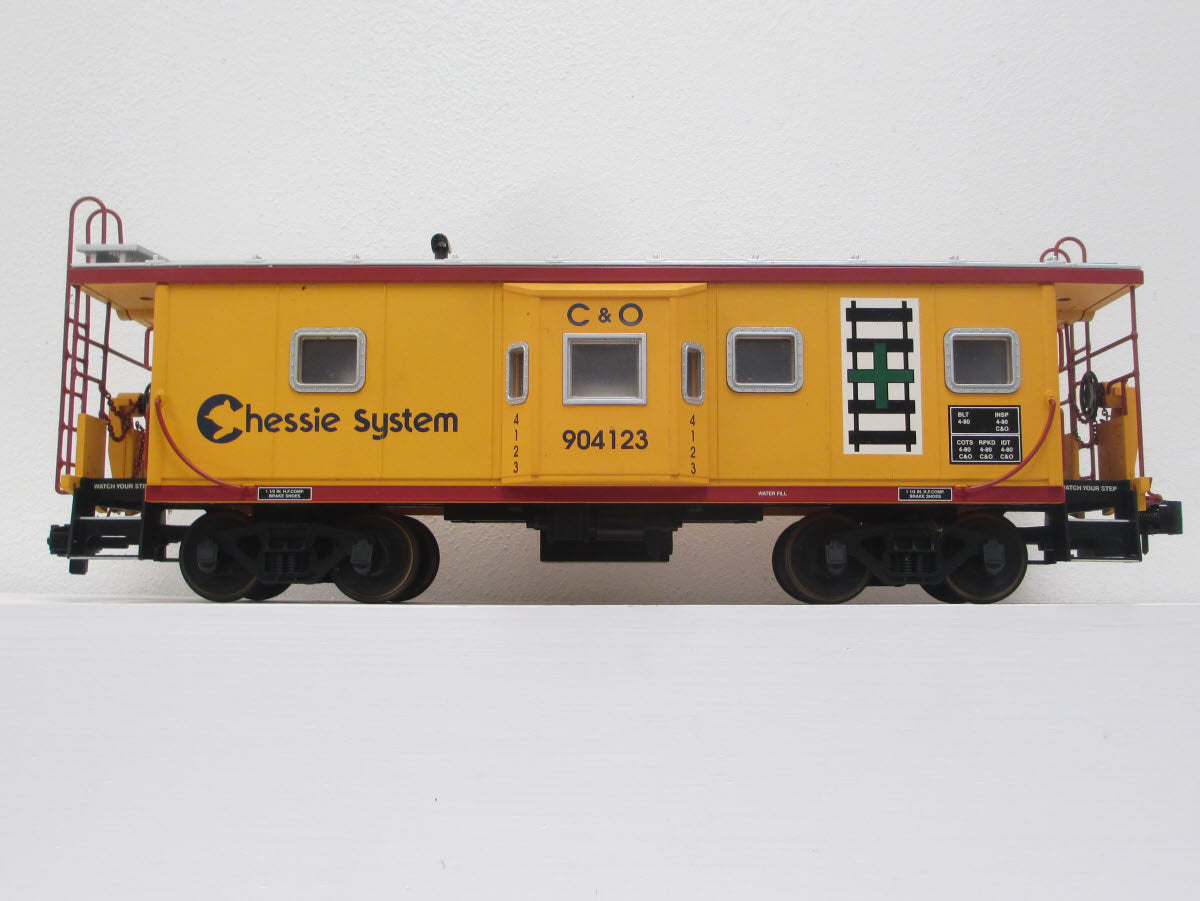 USA Trains 12056 G Chessie Bay Window Caboose #904123 - No ETD/Metal Wheels