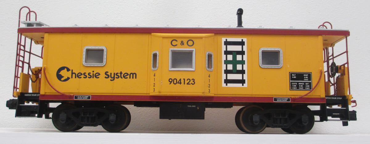 USA Trains 12056 G Chessie Bay Window Caboose #904123 - No ETD/Metal Wheels