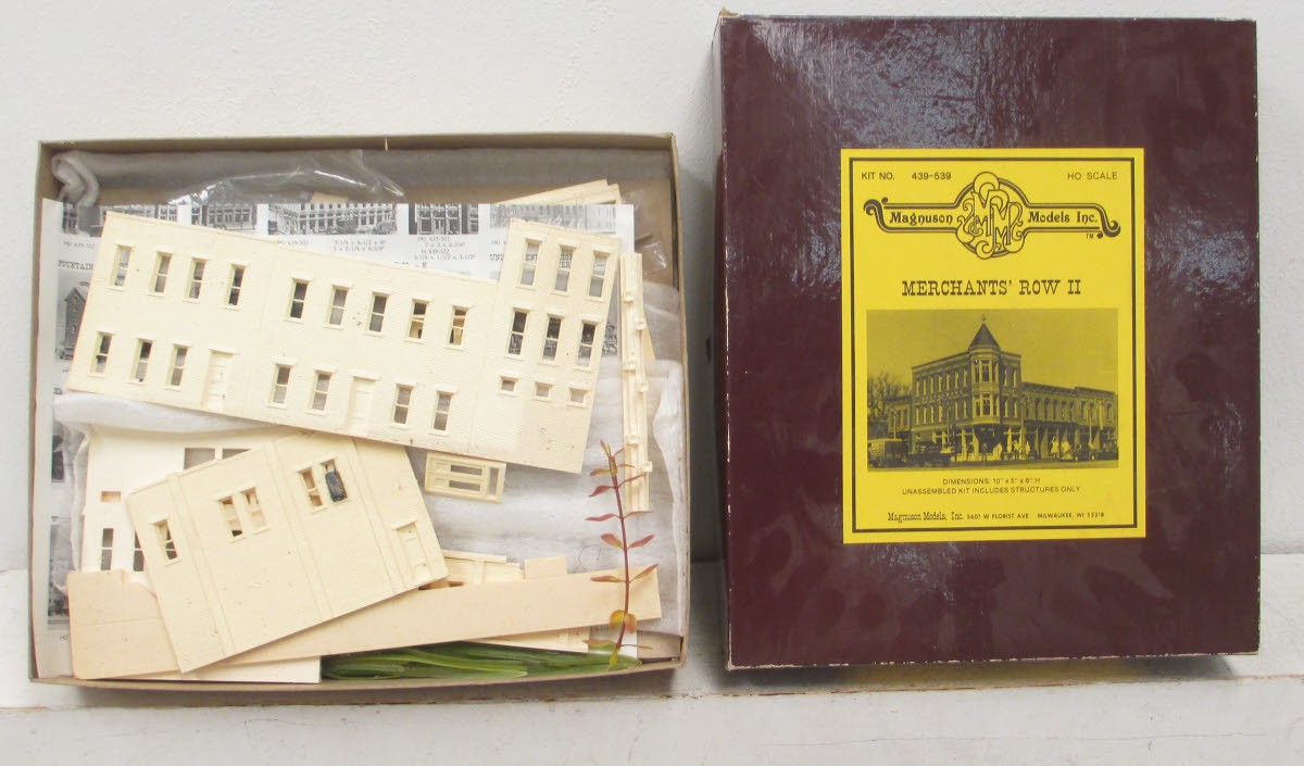 Magnuson Models 439-539 Merchants Row II Building Kit