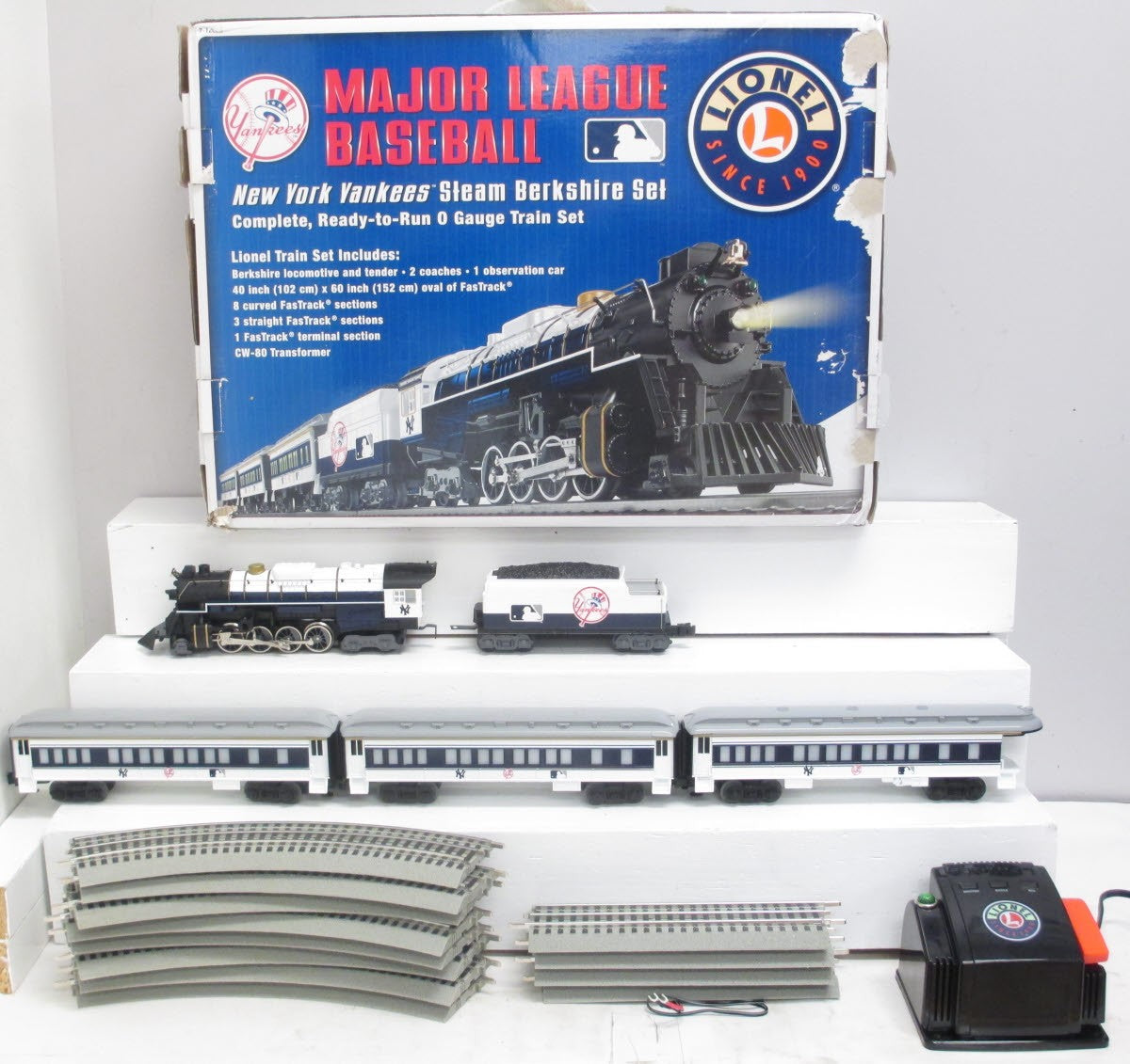 Lionel 7-12000 O New York Yankees Steam Passenger Train Set
