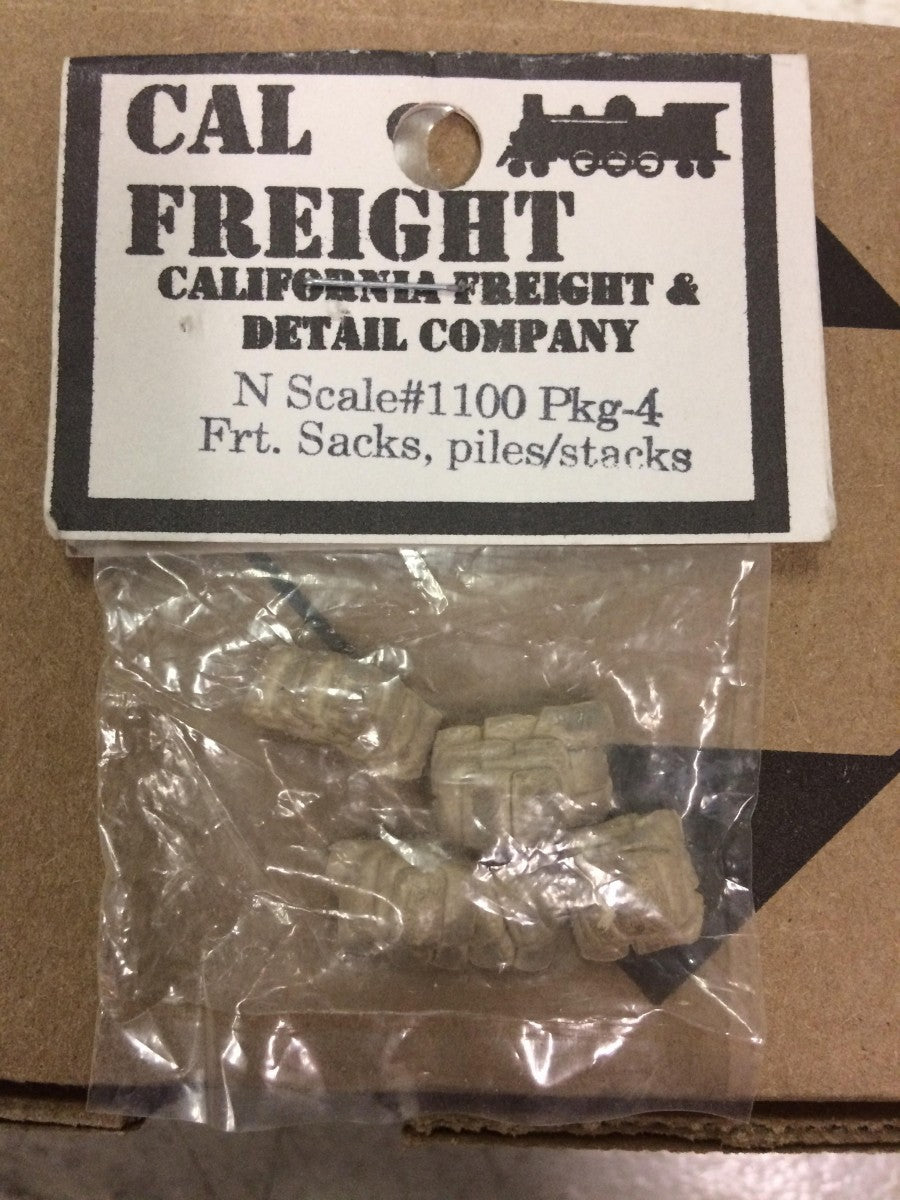 Cal Freight 1100 N Scale Freight Stacks