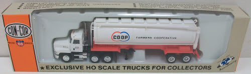 Con-Cor 0004-001055 Co-Op Feed HO Short Mack Trailer